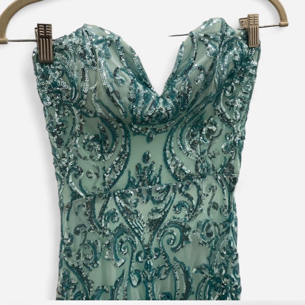 Elegant Teal/Blue Strapless Evening Gown - Picture 2 of 8